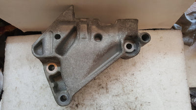 Łapa silnika VW AUDI SEAT SKODA 05L199207 demontaż