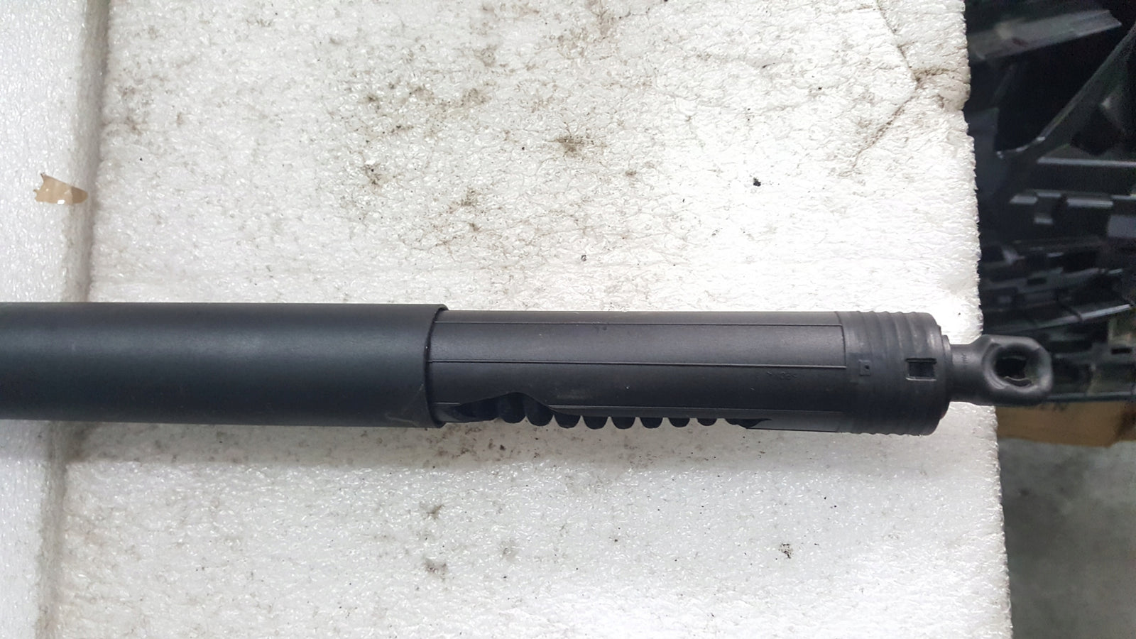 Audi E-tron Sportback Q8 Siłownik klapy bagażnika lewy 4K4827851A