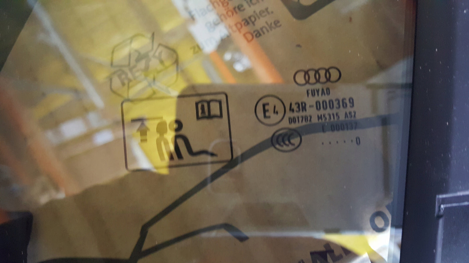 Szyba drzwi P tył AUDI Q2 81A845214D ORYGINAŁ NOWA
