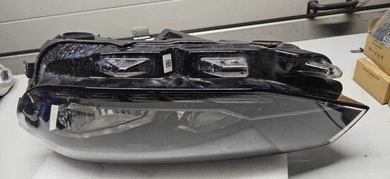 Le reflektor LED Vw Sportsvan 517941005D 2018r demontaż
