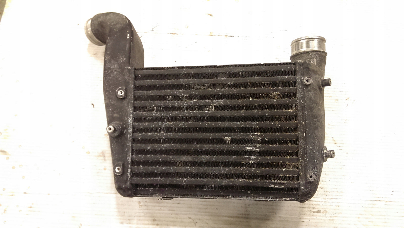 Chłodnica intercooler prawy AUDI RS6 C6 07L145806A